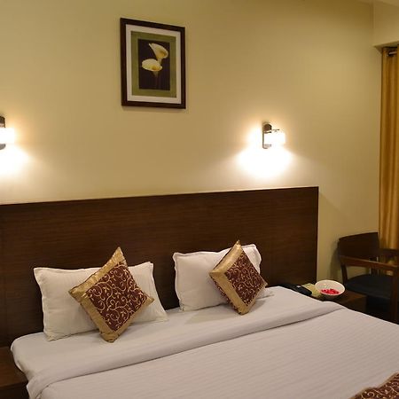Hotel Adi Nagpur Eksteriør bilde