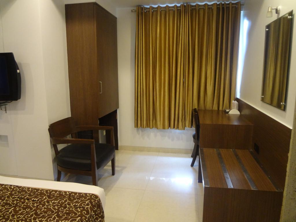 Hotel Adi Nagpur Eksteriør bilde