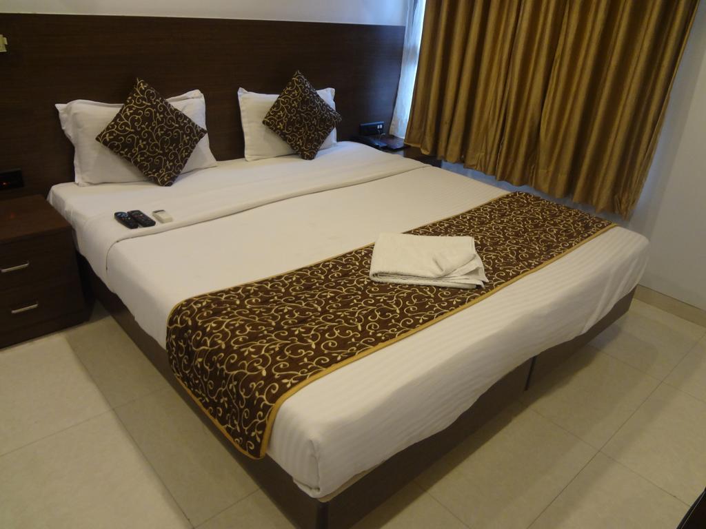 Hotel Adi Nagpur Eksteriør bilde