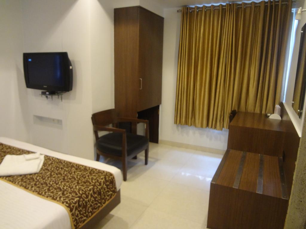 Hotel Adi Nagpur Eksteriør bilde