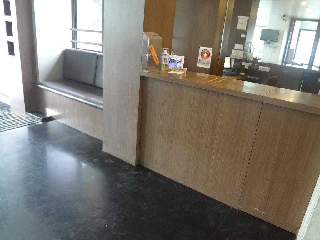 Hotel Adi Nagpur Eksteriør bilde