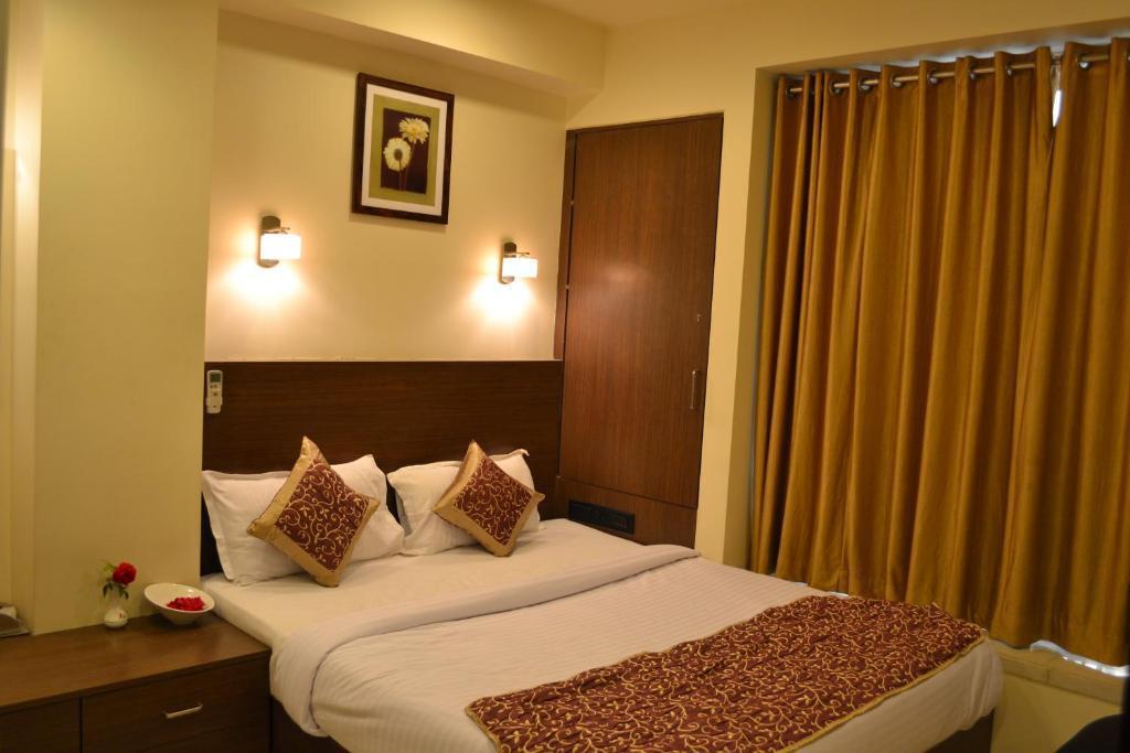 Hotel Adi Nagpur Eksteriør bilde