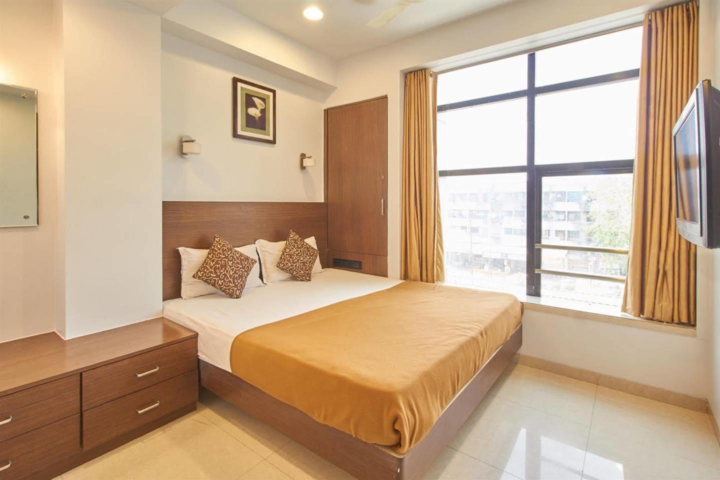 Hotel Adi Nagpur Eksteriør bilde