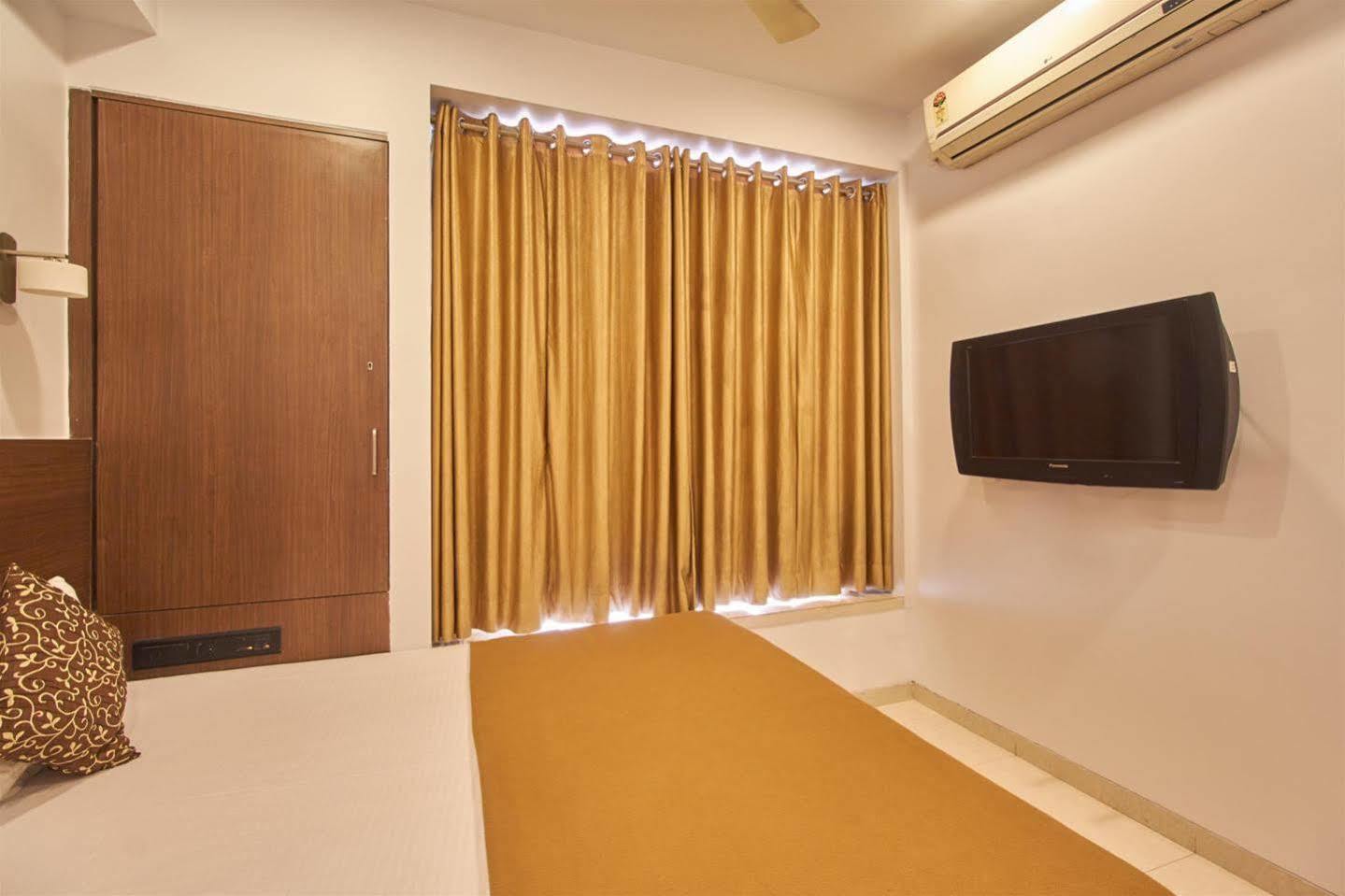 Hotel Adi Nagpur Eksteriør bilde
