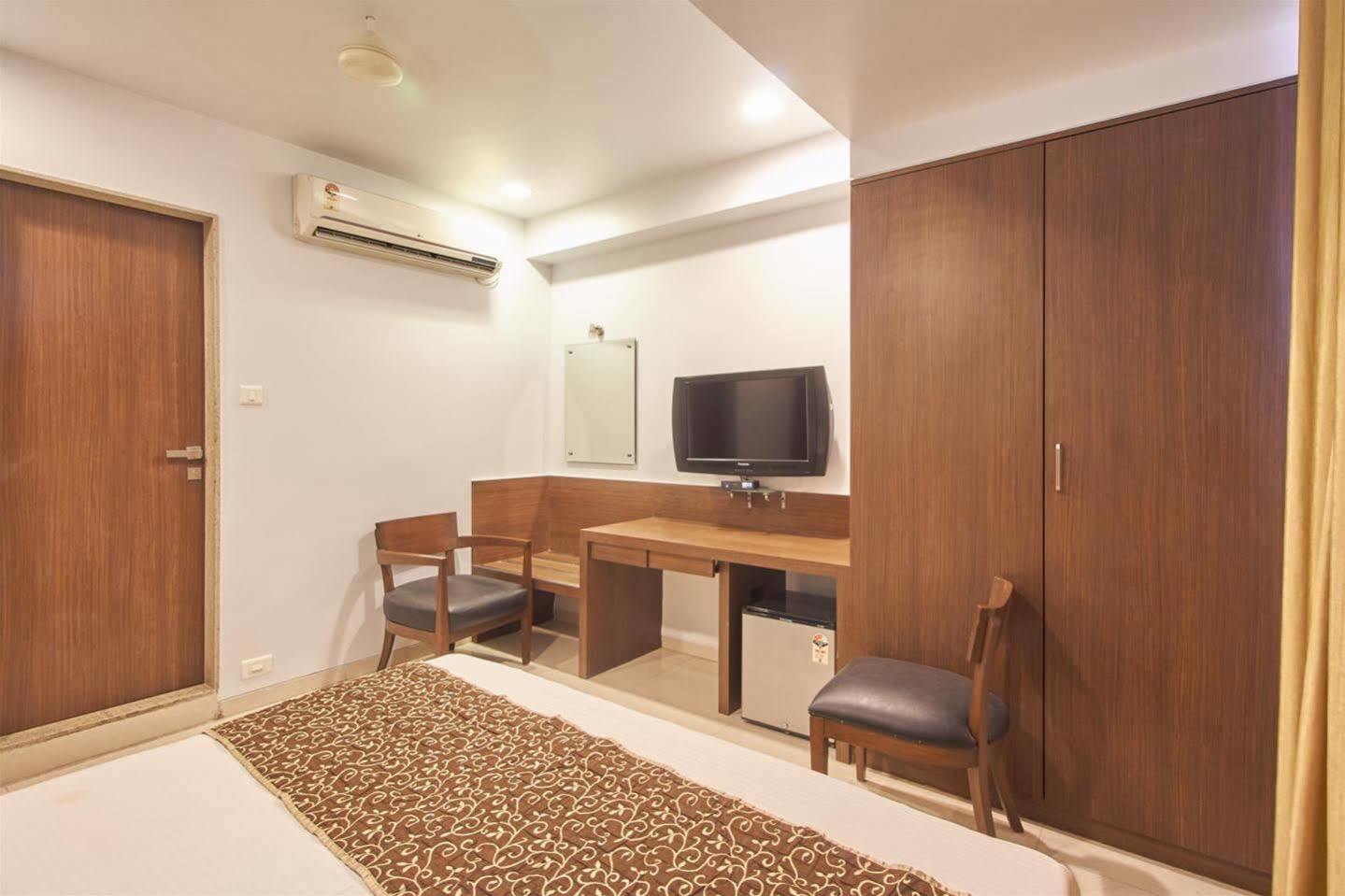 Hotel Adi Nagpur Eksteriør bilde