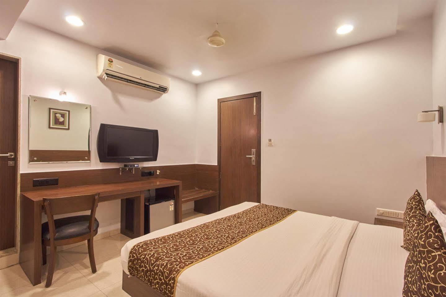 Hotel Adi Nagpur Eksteriør bilde